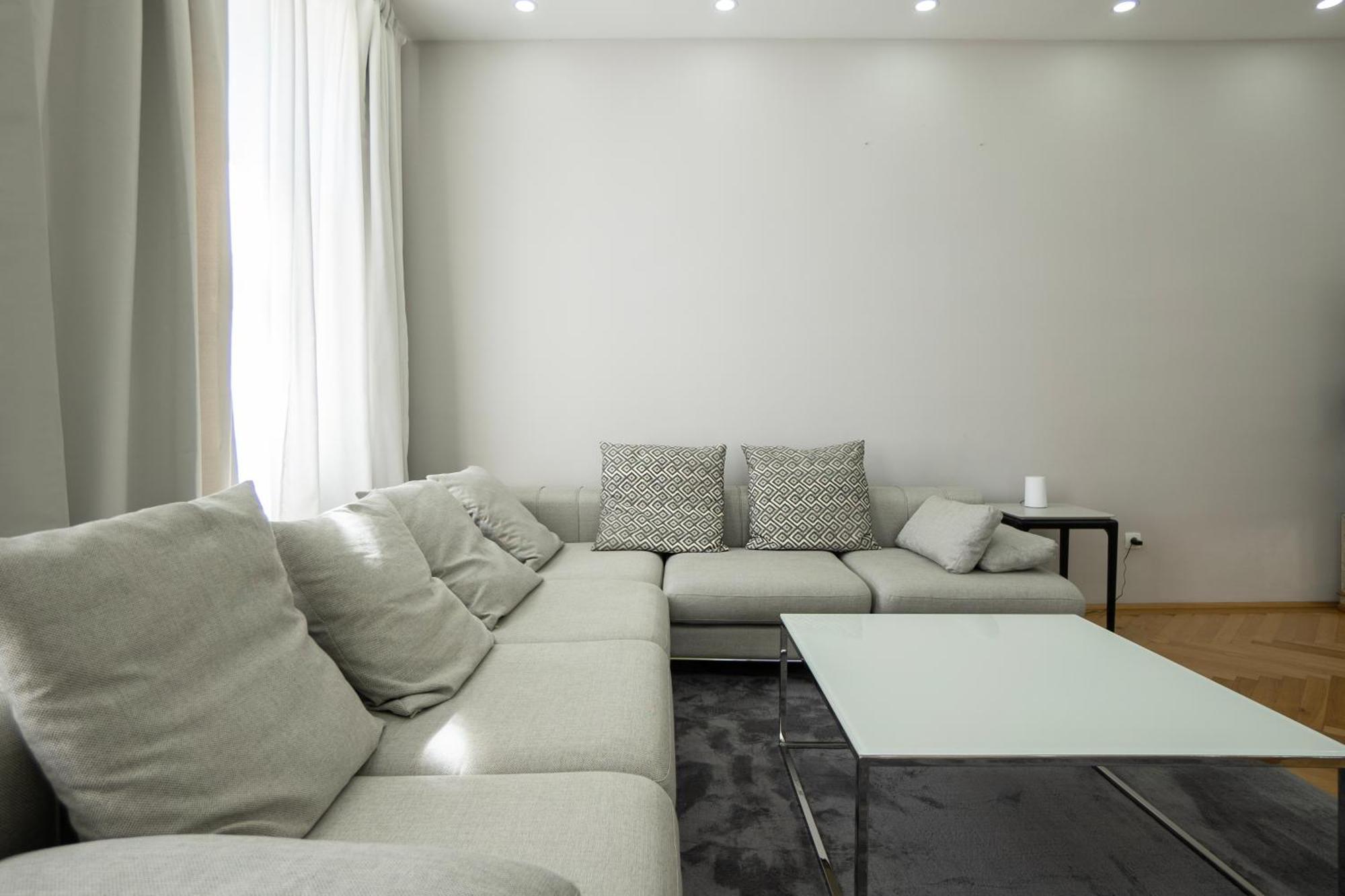 Charming 2-Room Apartment With Balcony, 15 Min To Center Vienna Exterior photo